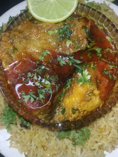 फिश करी विथ लेमन राईस (fish curry with lemon rzice recipe in marathi) रेसिपी चे मुख्य फोटो