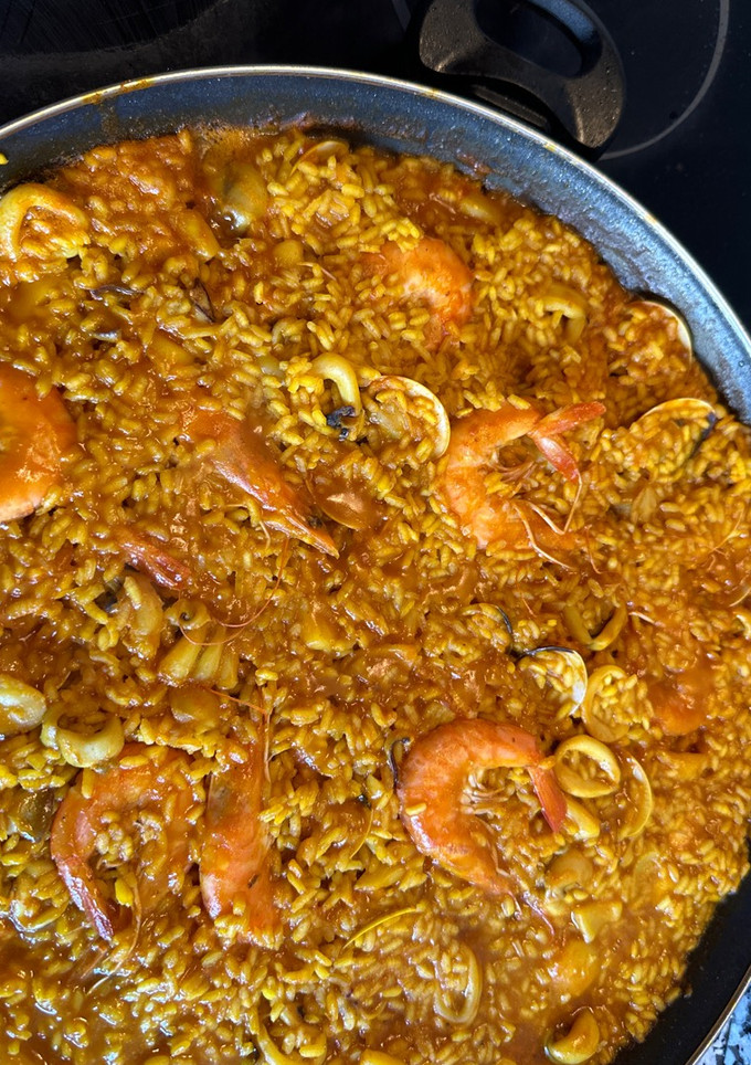 Una foto de Paella de marisco 🥘