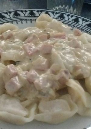 Una foto de Capettis con salsa crema