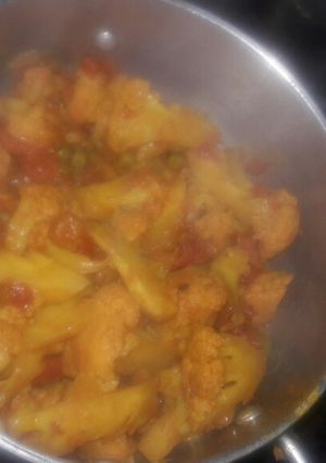 A picture of Gobi matar ki sabji.