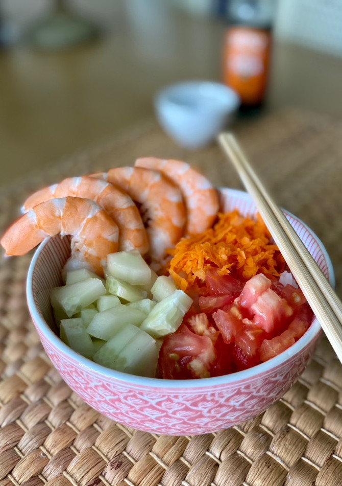 Una foto de Poke Bowl de langostinos