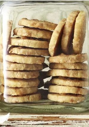 A picture of Cheddar cheese biscuits.