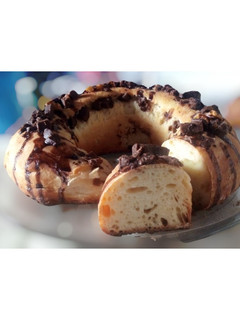 Una foto de Rosca de Pascua con chocolate y nueces 🍫🌰