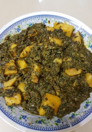 A picture of Aalu palak.