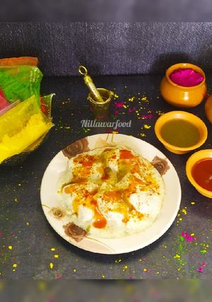 A picture of Dahi Bhalla / Dahi Vada.
