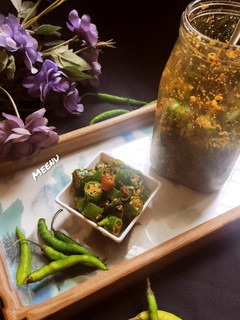 हरी मिर्च का इंस्टेंट अचार (hari mirch ka instant achar recipe in Hindi) रेसिपी मुख्य फोटो
