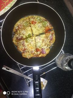 हेल्थी पिज़्ज़ा (Healthy pizza recipe in hindi) रेसिपी मुख्य फोटो