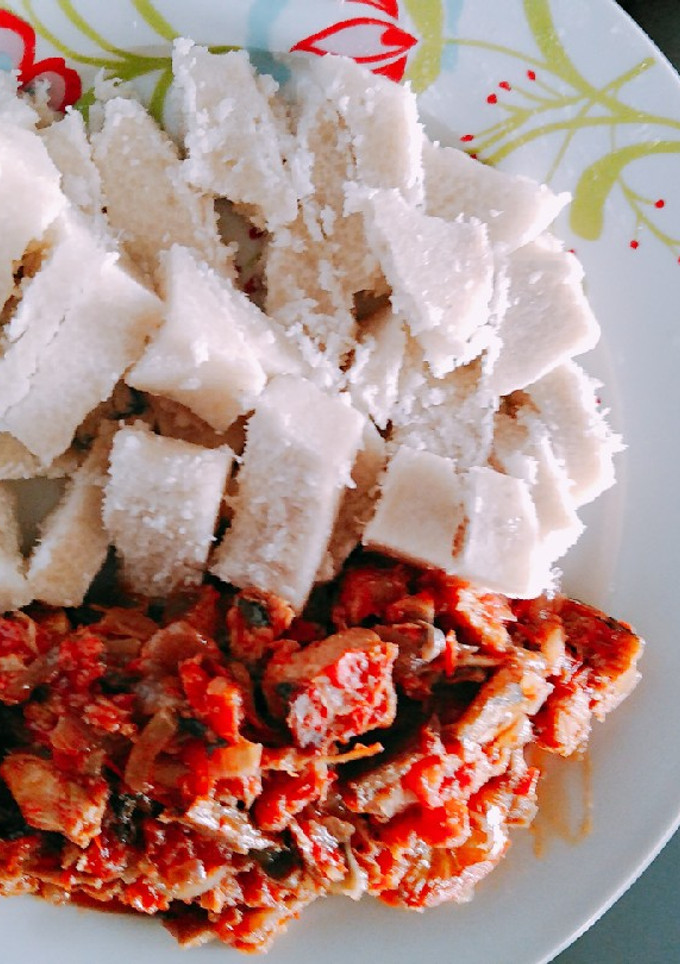 A picture of Yam and fish souce.