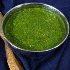 A picture of Green chutney.