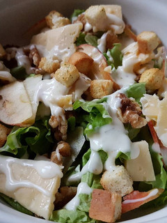 Una foto de Ensalada con Manzana y Nueces