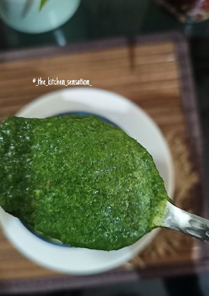 A picture of Coriander - mint chutney.