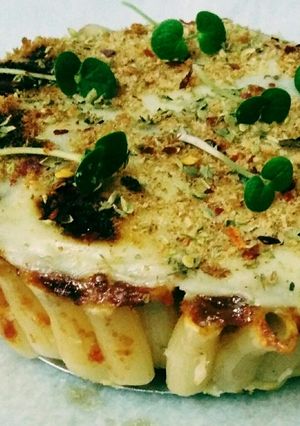A picture of Cheesy Pasta pie.