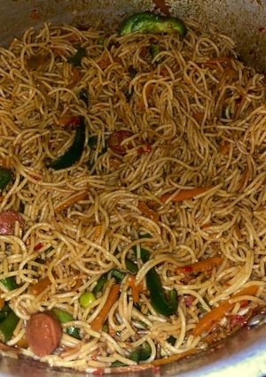 A picture of Stir fried spaghetti.