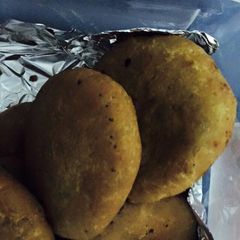 A picture of Jaipur wali pyaaz ki kachori.