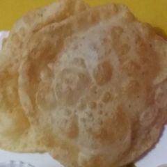 A picture of Bhature.