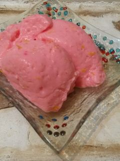 Una foto de Postre de queso crema y gelatina...