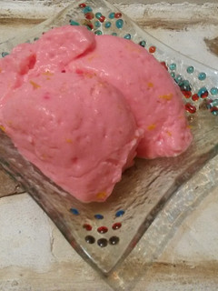Una foto de Postre de queso crema y gelatina...