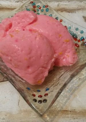 Una foto de Postre de queso crema y gelatina...