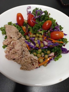 Una foto de Ensalada de Atún y Kale