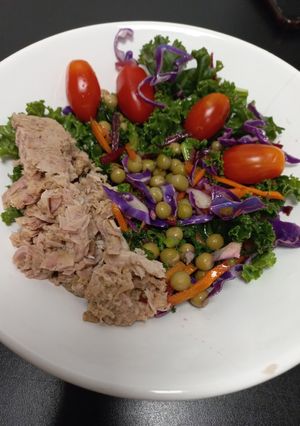 Una foto de Ensalada de Atún y Kale