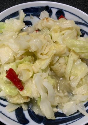 A picture of Stir fry cabbage.