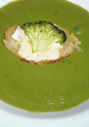 A picture of Broccoli, Pea and blue cheese soup.