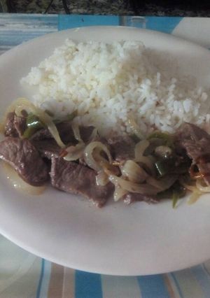 Foto principal de Arroz blanco con ternera con verduras a la cerveza