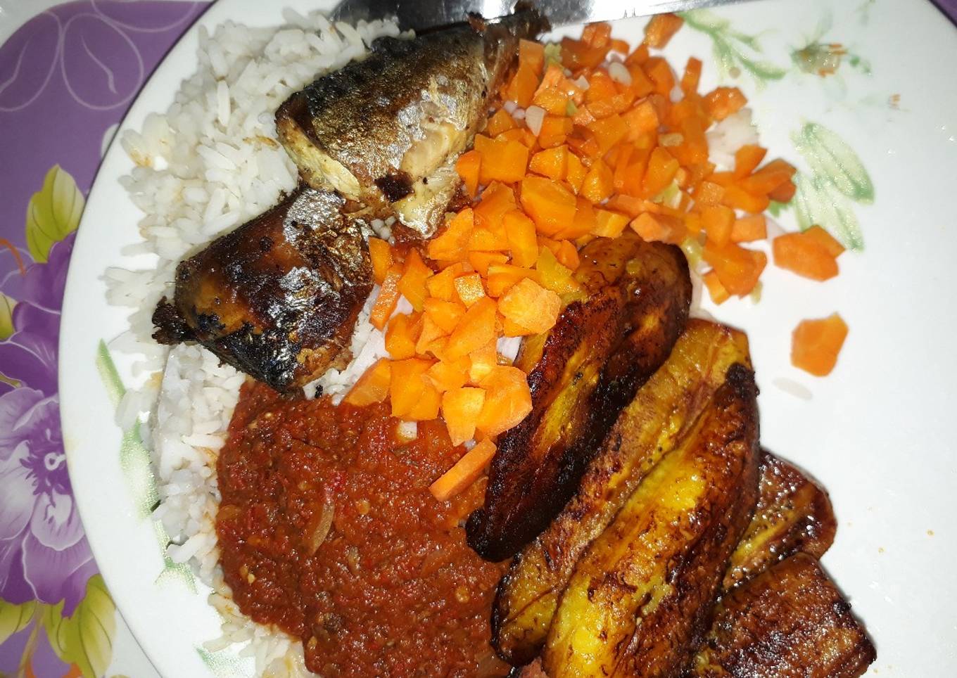 Rice with fried plantain,carrots and fried fish