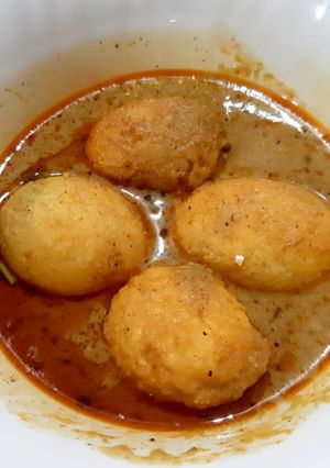 A picture of Egg curry.