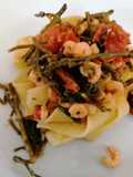 Pappardelle con asparagi di mare gamberetti e pomodorini