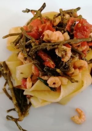 Foto di Pappardelle con asparagi di mare gamberetti e pomodorini
