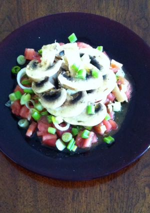 Una foto de Ensalada de champignons y jitomate