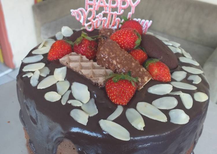 Chocolate brithday cake (empuukk, lembut ga seret)