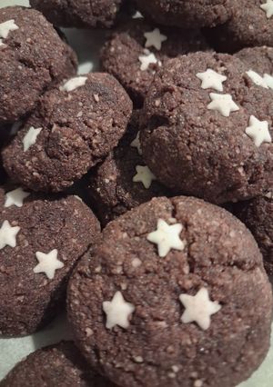 Foto di Biscotti stelline al cacao e mandorle senza uova