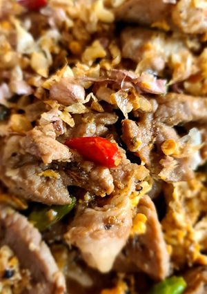 รูปของ หมูกระเทียมพริกขี้หนูไข่ยู่ยี่