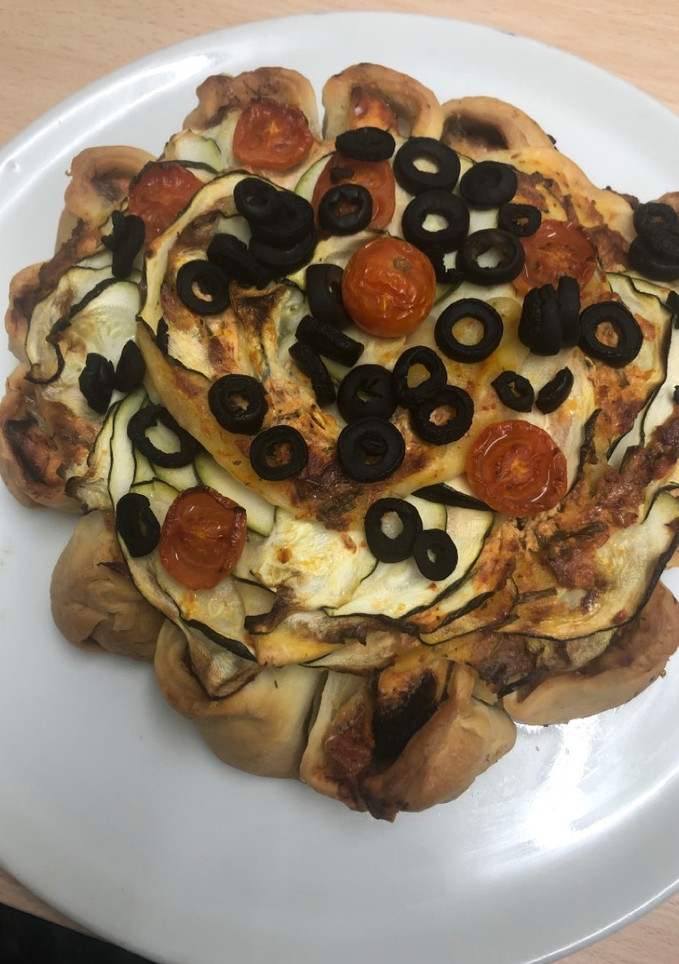 Una foto de 288. Flor de salmón y calabacín (principal pasta)