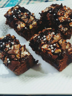 वॉलनट ब्राउनी (walnut brownie recipe in Hindi) रेसिपी मुख्य फोटो