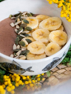 Una foto de Porridge de avena, plátano, maca y cacao en Thermomix
