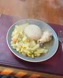 Pollo enchoclado con arvejas