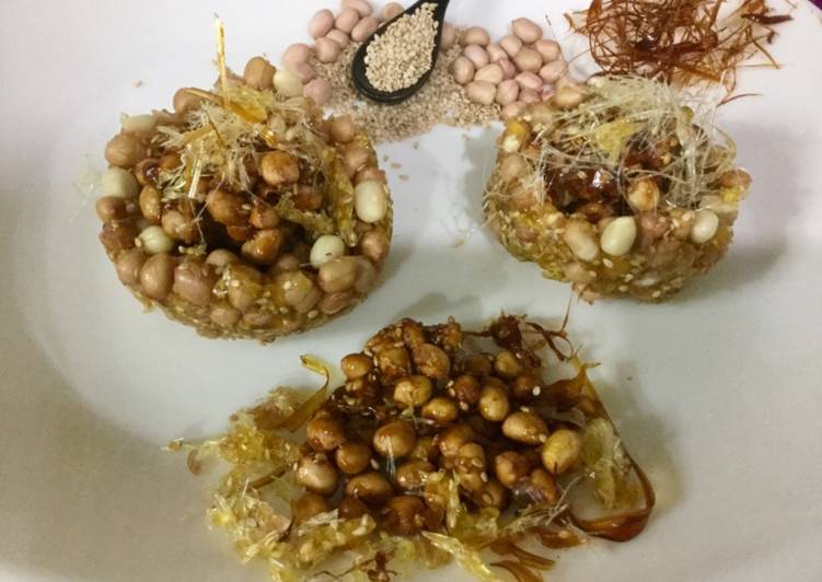 Caramalized peanuts in peanuts-sesame Katoris garnished with spun sugar