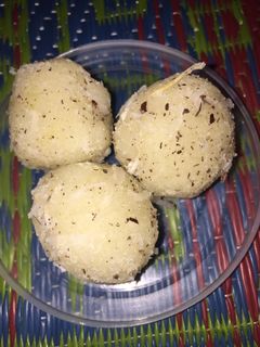 தேங்காய் லட்டு (Thenkaai laddo recipe in tamil) செய்முறை முக்கிய புகைப்படம்