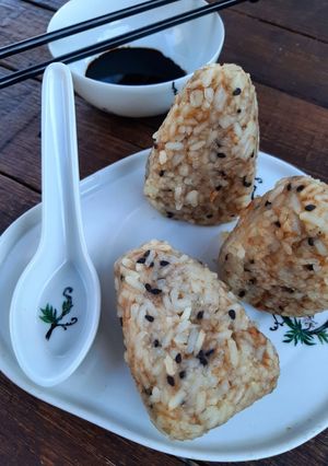 Una foto de Onigiri 🇯🇵 Bola de arroz japonesa