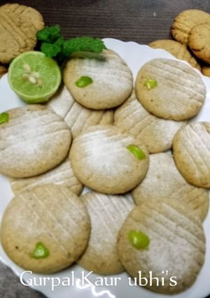 A picture of Punjabi Thanksgiving lemon clove cookies 🍪.