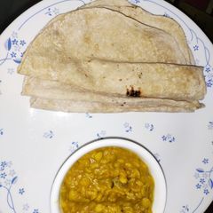 A picture of Chana dal & roti.