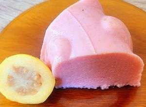 Una foto de Gelatina cremosa de guayaba