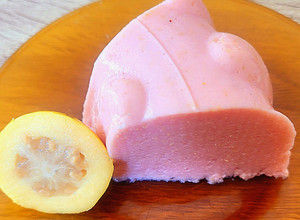 Una foto de Gelatina cremosa de guayaba