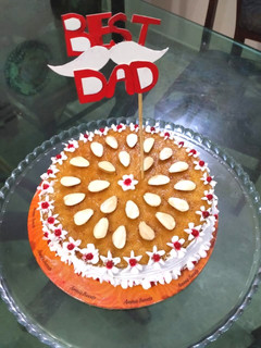 A picture of Almond vanilla sponge cake😋.