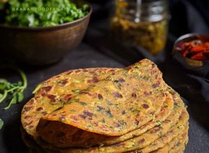 A picture of Methi Thepla.