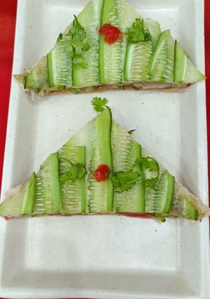 A picture of Cucumber strip sandwich in 5 minutes.