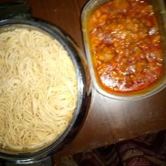 A picture of Spaghetti and beans porridge.